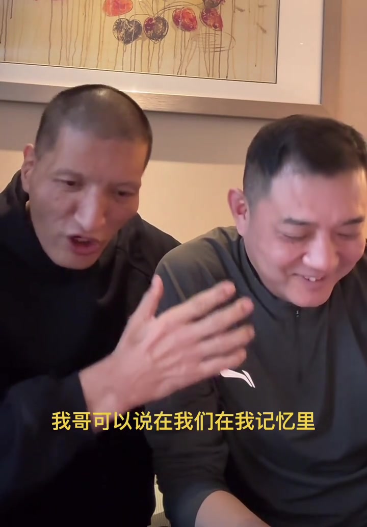 给整不好意思了🤭巴特尔：巩晓彬是有史以来打篮球的人里最帅的