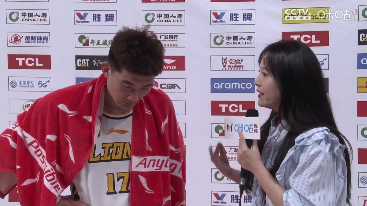 孙铭徽：我们有不服输、想赢的信念 彼此像亲人一样拼下这场比赛