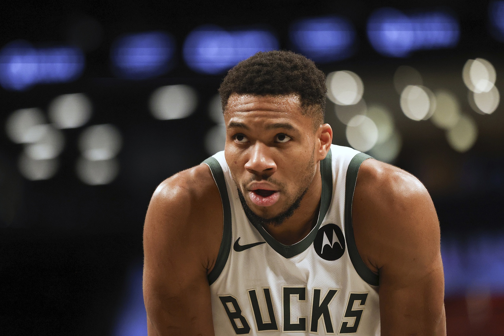 字母哥选足坛历史最佳：罗纳尔多、梅西、齐达内、亨利