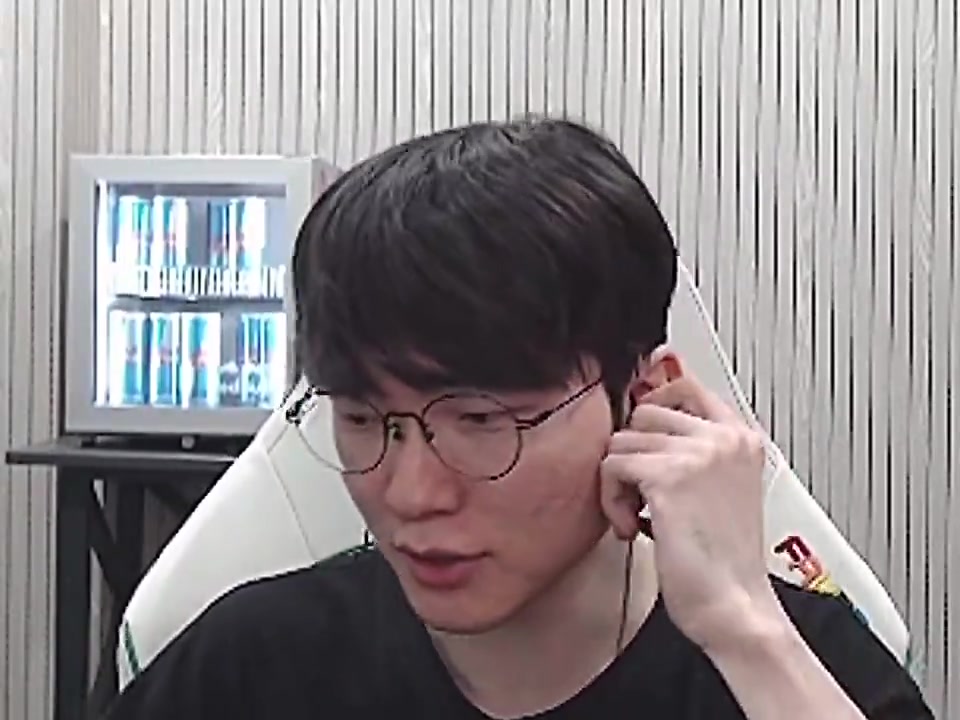 全力飞！Faker：(Doran是对面的上路吗？(对面)还有Gumayusi？我会赢的！