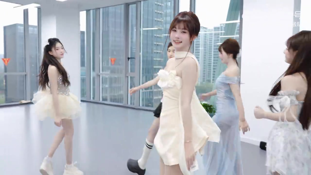 ?浙江啦啦队上新视频：越南鼓舞蹈我们也来挑战啦